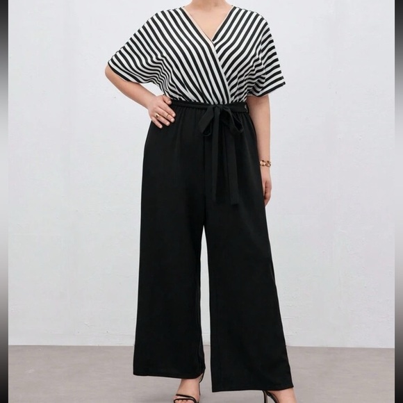 BloomChic Plus Size 2XL Black and White Striped Jumpsuit us18-20 - Picture 2 of 8